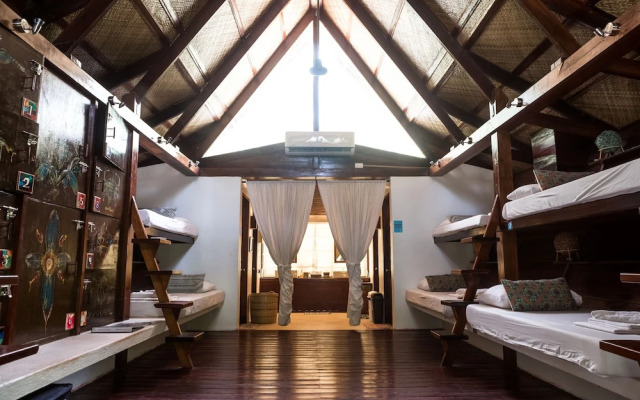 Harana Surf Resort - Hostel