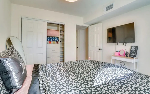 Covered Patio & Private Yard: Albuquerque Retreat