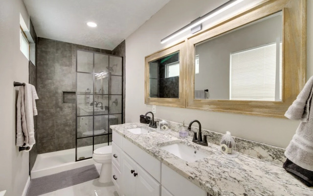 Albuquerque Oasis: Pool, Hot Tub & Putting Green!