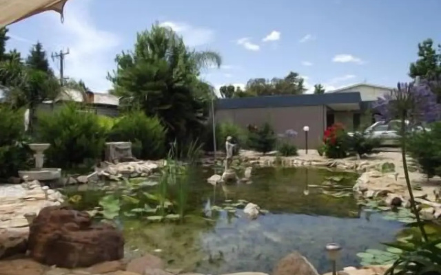 Golden Leaf Motor Inn