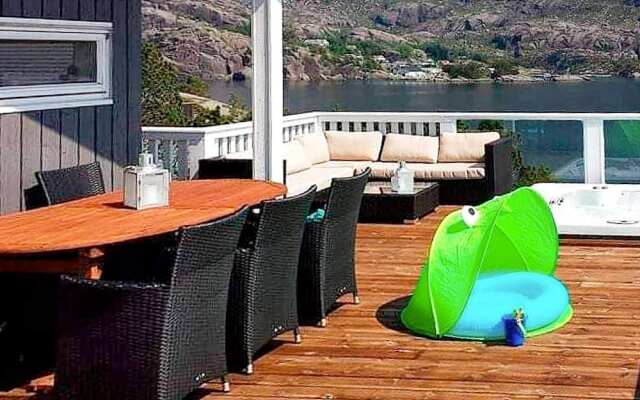 6 Person Holiday Home in Hartbakke