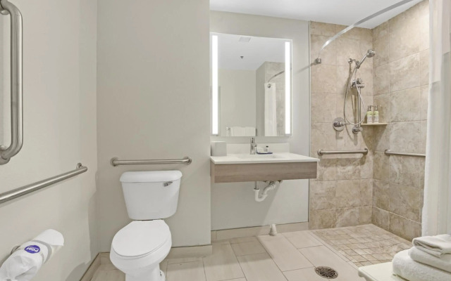 Holiday Inn Express Gulfport Beach by IHG