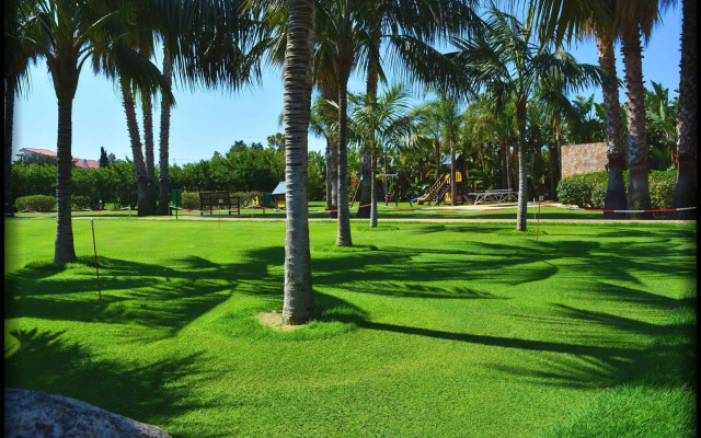 Lantana Resort Hotel & Apartments