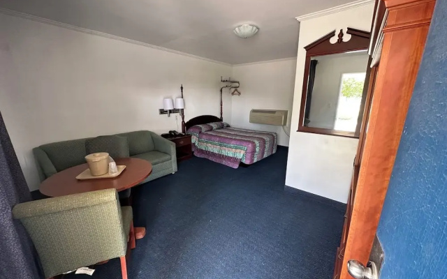 Four Oaks Lodging & RV Resort