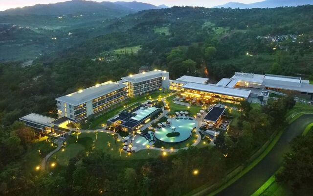 Royal Tulip Gunung Geulis Resort and Golf