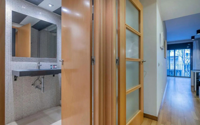 Modern and bright apartment in Eixample 1-2