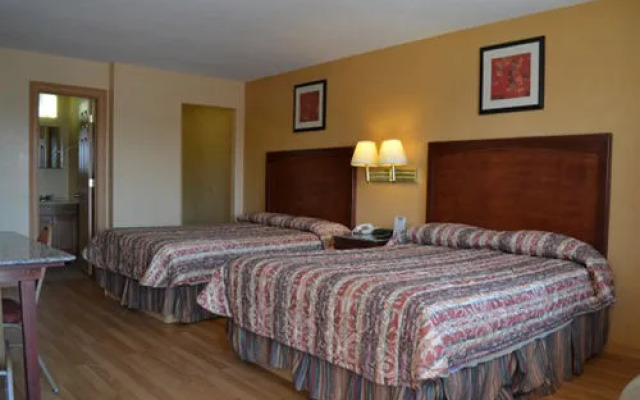 Deluxe Inn and Suites Weslaco