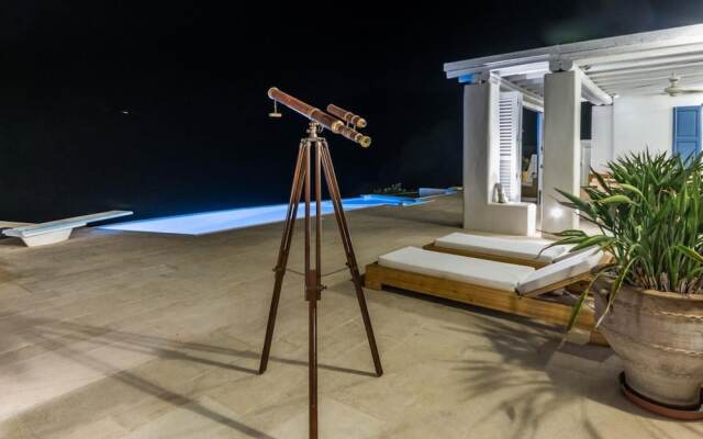 Inviting 8-bed Villa in Ermoupoli - Villa Blueros