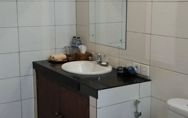 Nyoman Sandi Guest House