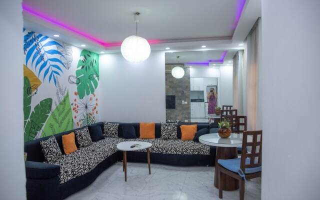 Luxurious One Bedroom Apartment by pool