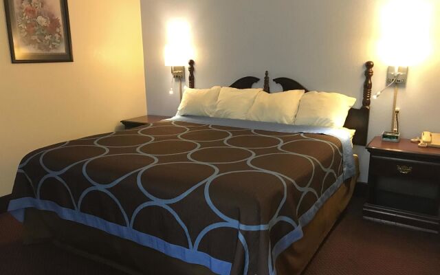 Super 8 by Wyndham Galesburg