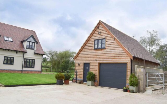 new Luxury 5 Star 1-bed House nr Bicester Village
