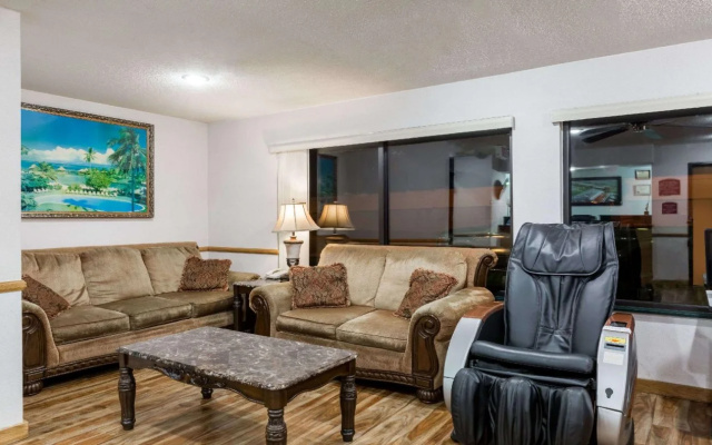 Howard Johnson by Wyndham Wichita Airport