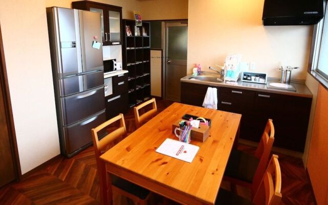 RED HELMET House＆Sports Bar Hiroshima - Hostel