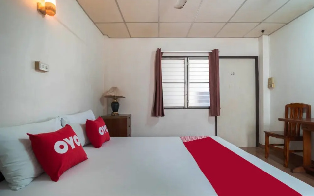 OYO 654 Samanmit Inn Hotel