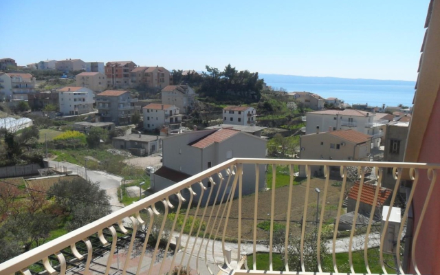 Apartment Vini- beautiful garden and terrase A4 Podstrana, Riviera Split