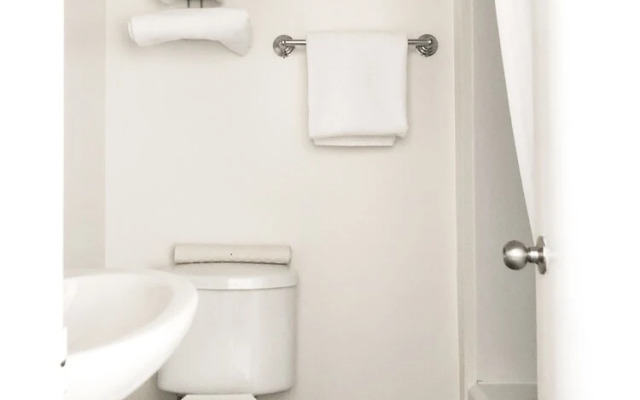 The Bayview Motel - Fort Frances, ON - Lakeside Motel