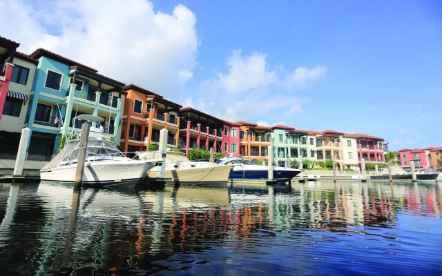 Naples Bay Resort & Marina