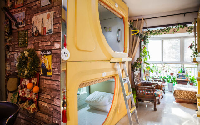 Urban job papas capsule hostel