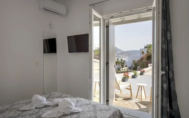 Parikia s Sunlight 2bedroom House
