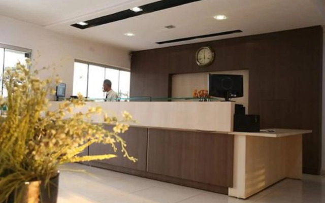 Ellus Hotel