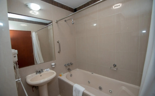 Miraflores Colon Hotel