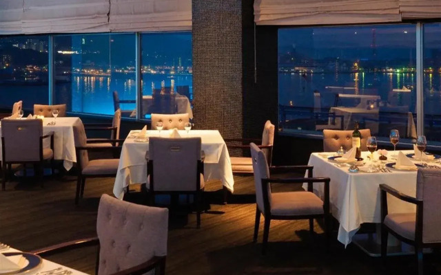 Clayton Bay Hotel