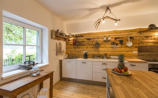 Holidaysun, Chalet Foresthouse, Detached Villa, 1000 qm garden, mountainview, whirlpool, BBQ&bikes&sunbeds for free