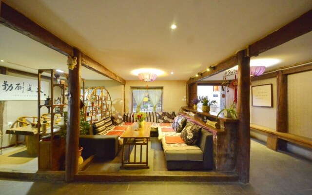 Huaqian Yuexia Inn Lijiang