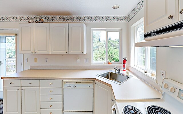 5870 Cloverdale - 4 Br Home