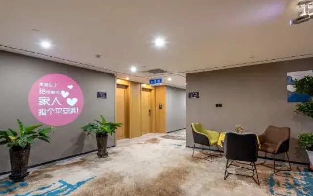 Rubik's Cube Hotel