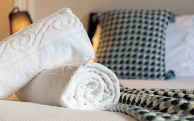 The Annick Suite No.1