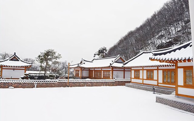 Yongin Hanok Pension Sujindang