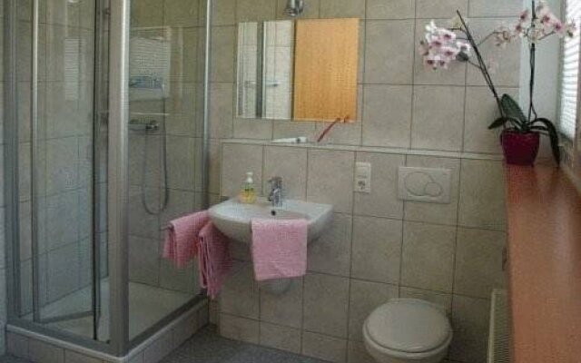 Econo Motel Goelzer