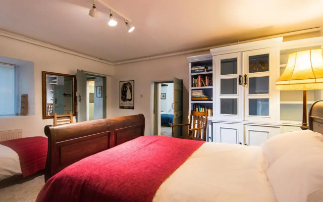 Cleo Gallery Apartments