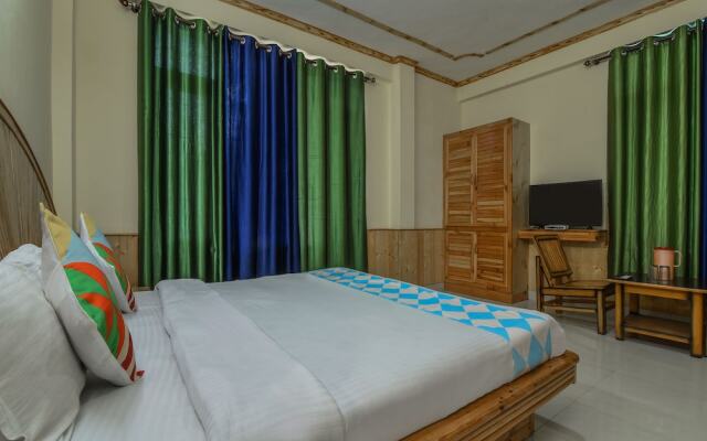 OYO Home 15841 Serene Mountain View Studio