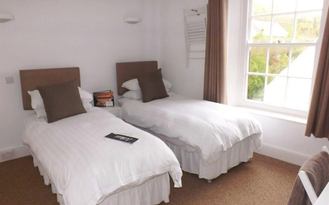 Cadgwith Cove Inn