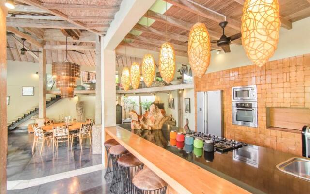 Villa Cinta Damai