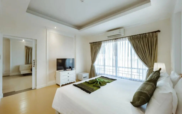 Royal Nakhara Hotel and Convention Centre