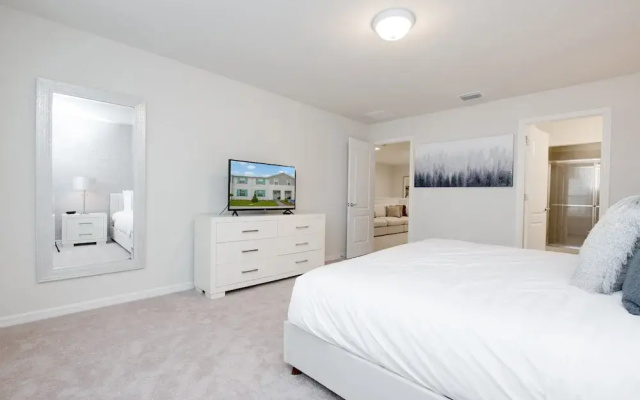 5 bed Town Home With Pool
