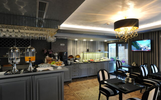 Le Petit Palace Hotel