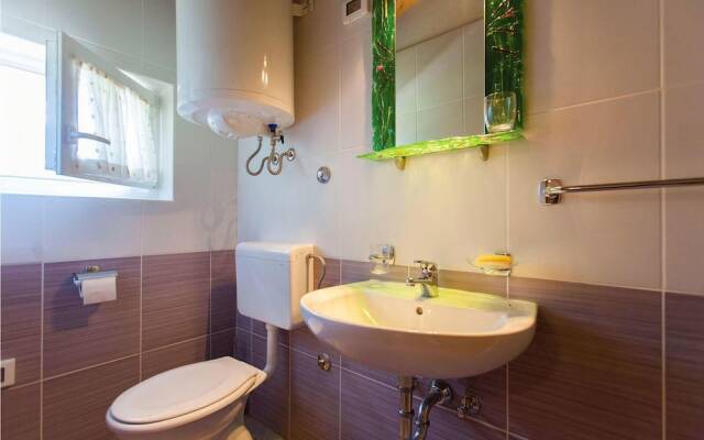 Stunning Home in Valbandon With Wifi and 6 Bedrooms