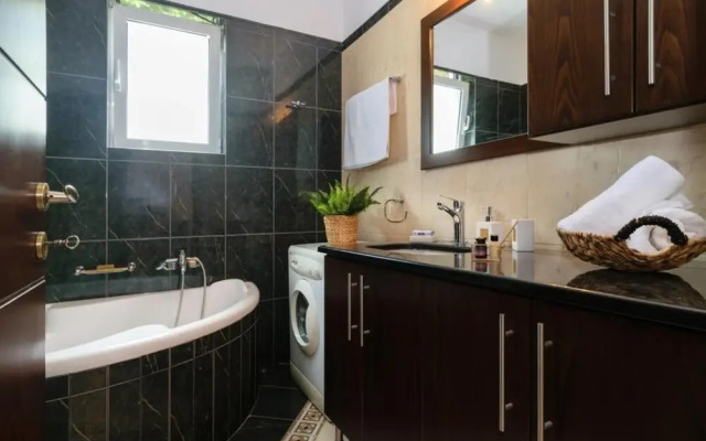Stunning Comfortable Family House in Chania