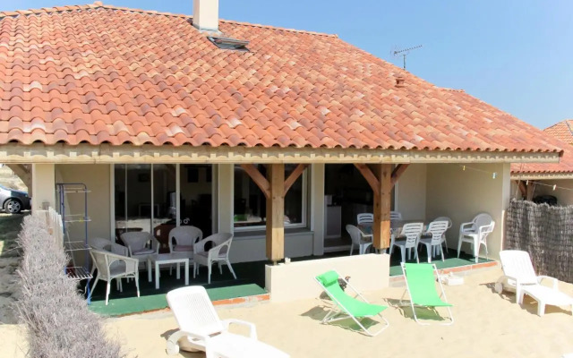 Holiday Home La Chapelle - CON100