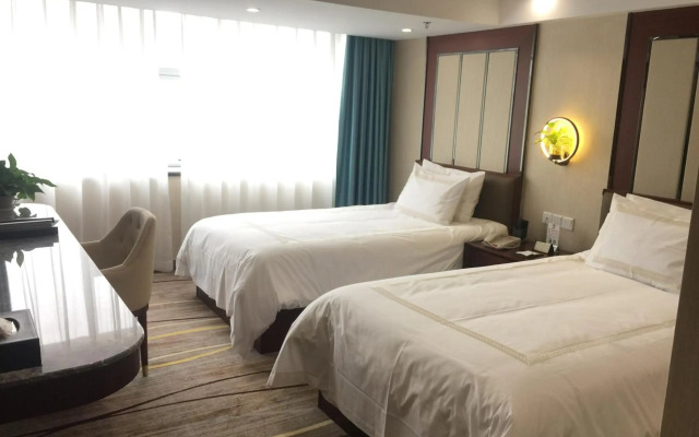 Skyline Plaza Hotel