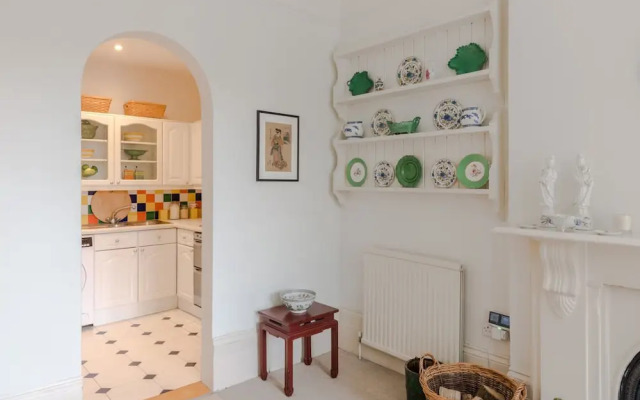 Traditional 2 Bed Apartment Notting Hill