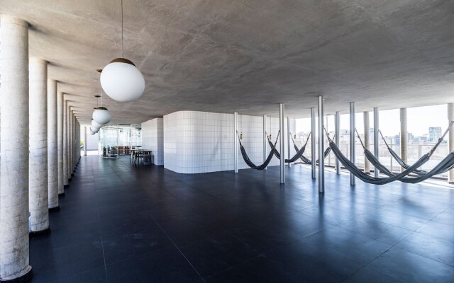 Apartamento moderno com piscina e AC