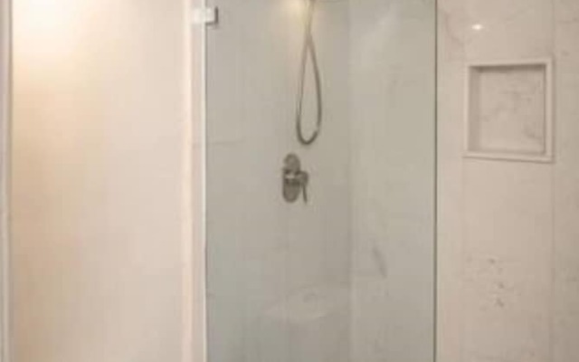 CHIC- Newly Renovated 1 BDR at the best beach