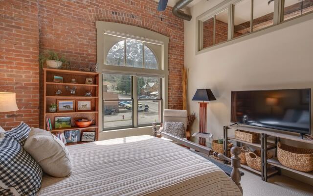 Updated Rustic-chic Condo on Ouray's Main Street!