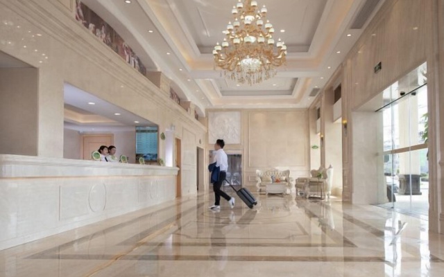 Vienna Hotel Guangdong Jieyang Longwei Town – People – Jieyang
